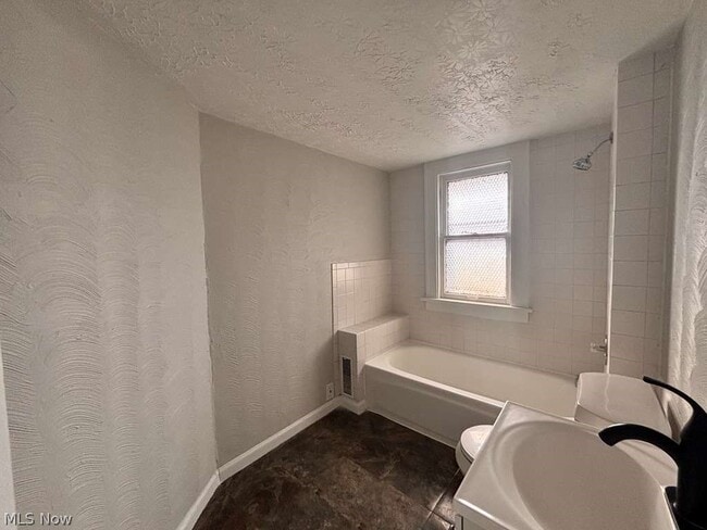 Building Photo - 907 Rondel Rd