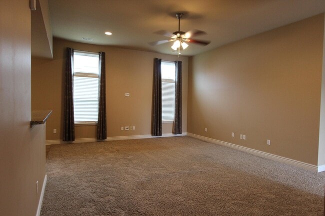 Building Photo - 5811 Mahon Dr