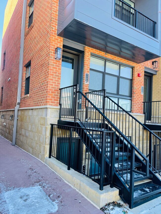 Building Photo - 1106 S Highland St