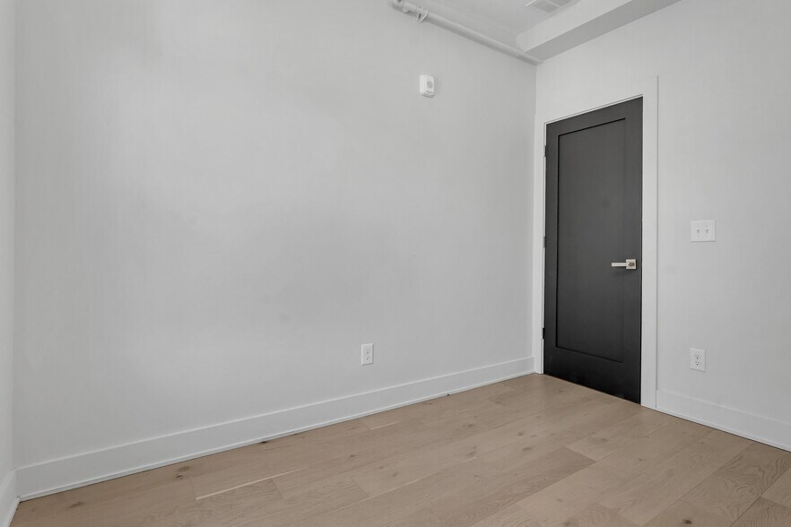 Building Photo - 182 Waterman St