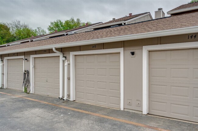 Building Photo - 1730 Timber Ridge Rd