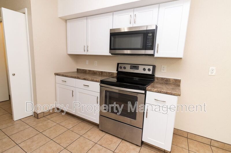 Building Photo - 3101 Ellis Ave
