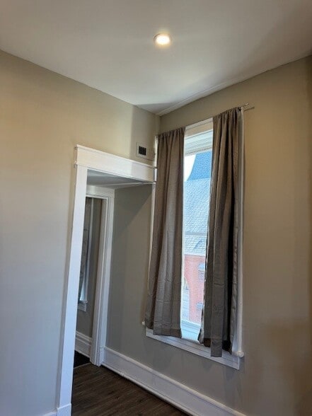 Building Photo - 3123 California Ave