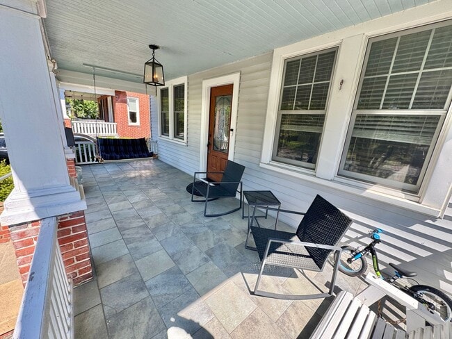 Building Photo - Charming 4-Bedroom Home in the Heart of Co...