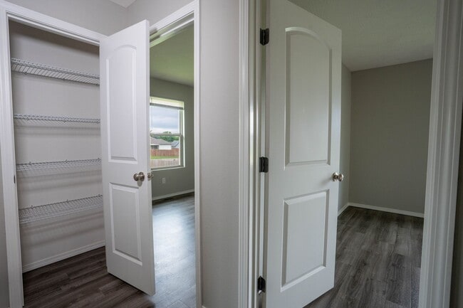 Building Photo - 3 bed home with NEW FLOORING AND FULLY FEN...