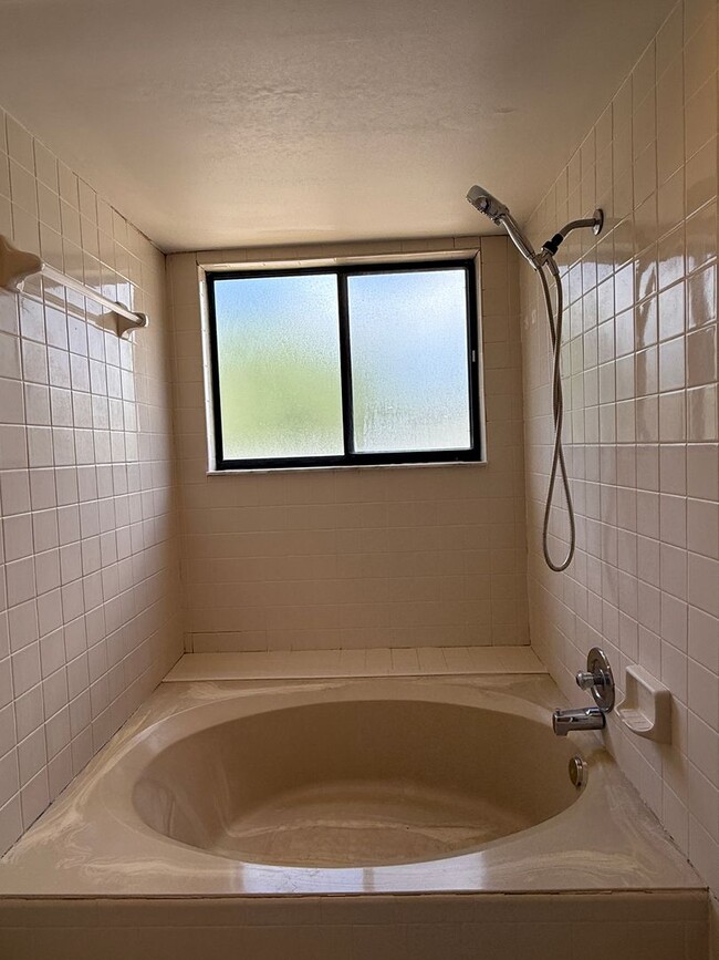 Building Photo - East Orlando Pool Home