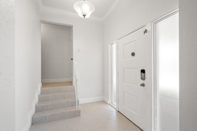 Building Photo - 2173 W Vina Del Mar Blvd