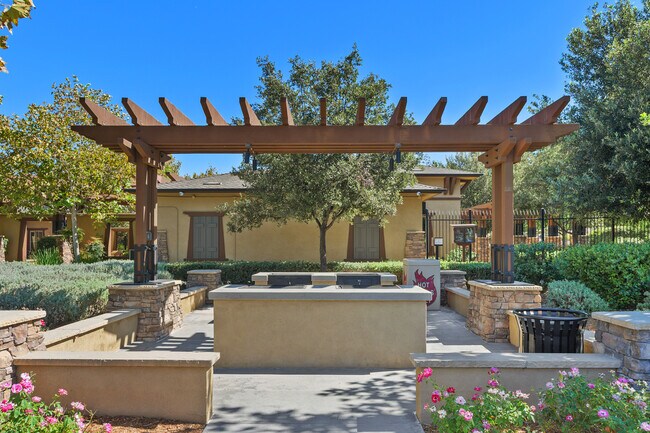 Building Photo - 30592 Hawkscrest Rd