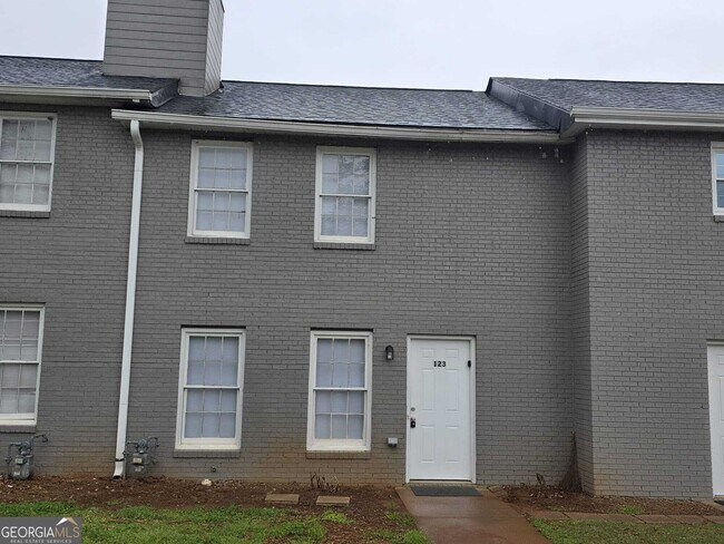 Building Photo - 131 Toby Springs Ln