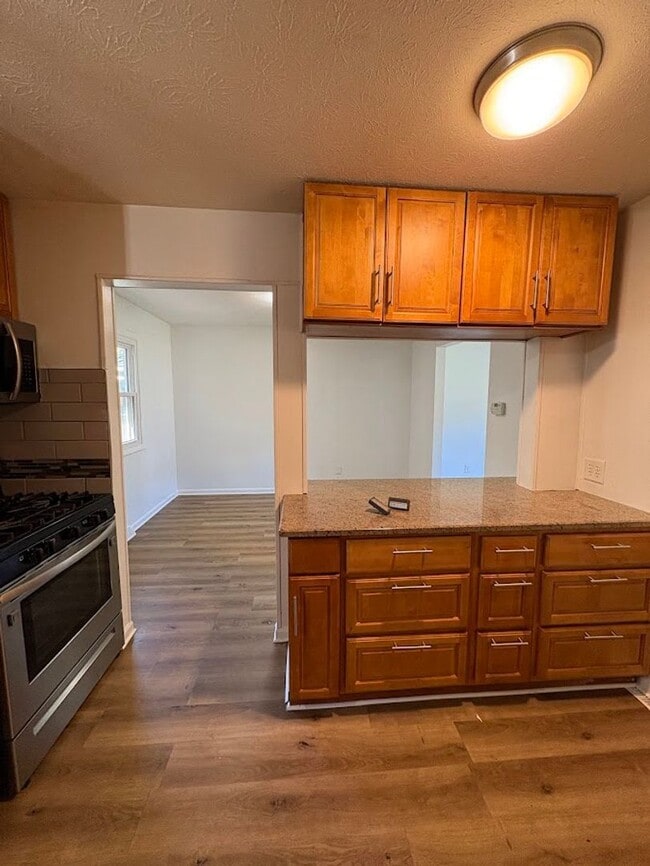 Building Photo - Three bedroom two bathroom home for rent