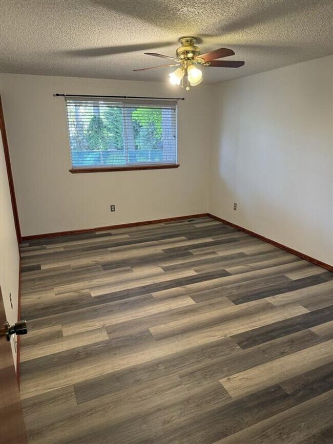 Building Photo - Beautiful 3 Bedroom Ranch Style House with 2 Car Garage, Fences Yard, Fireplace, Shed, Workshop &...