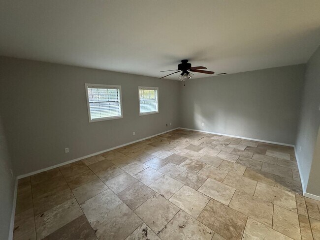 Building Photo - Beautiful 4 bedroom home in Bossier