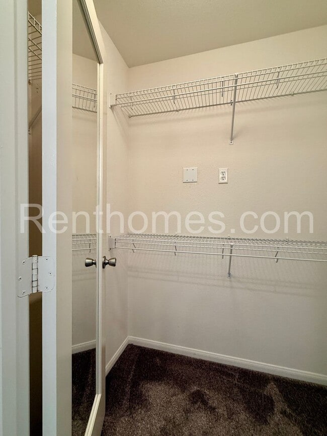 Building Photo - 6473 Terraza Portico