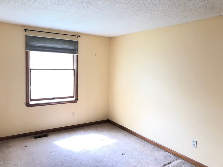 Building Photo - 4615 Chestnut Ridge Rd