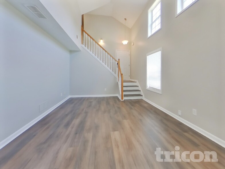 Building Photo - 1053 Abercorn Way