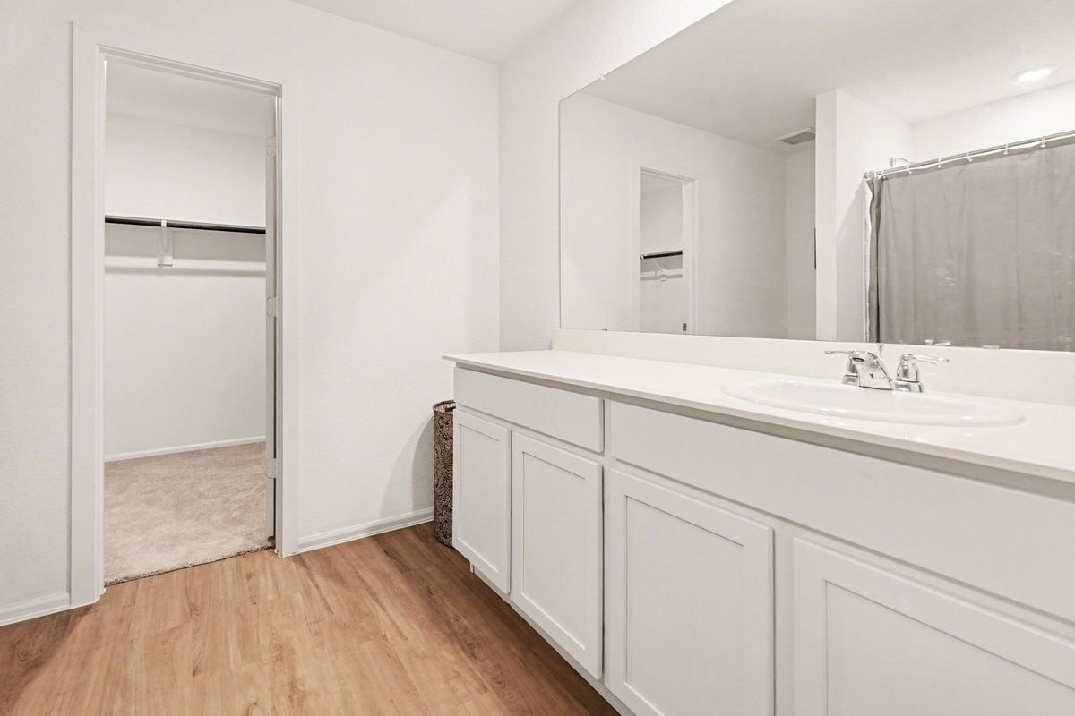 Building Photo - 9502 Brookside Point Dr