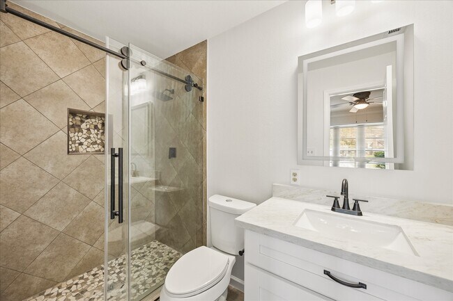 Building Photo - 15823 Pebble Bend Dr