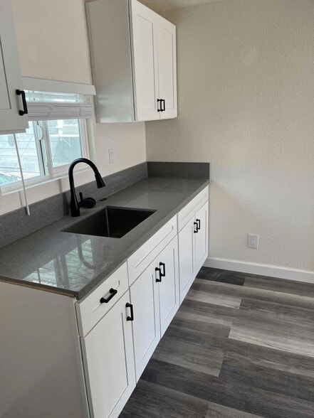 Building Photo - 612 Civic Center Dr