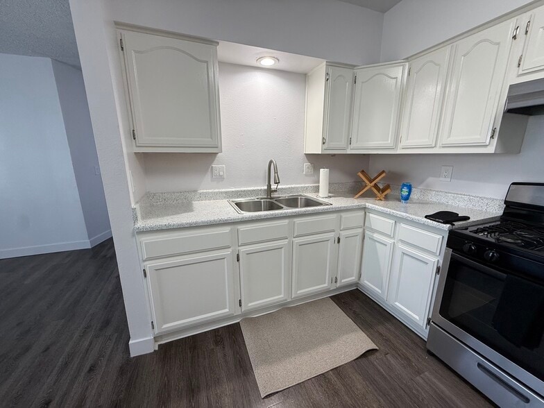 Building Photo - 1651-1655 W 206th St