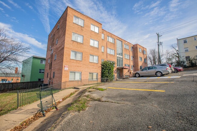 Building Photo - Lovely 2 BR/1 BA Apartment in Barry Farms!