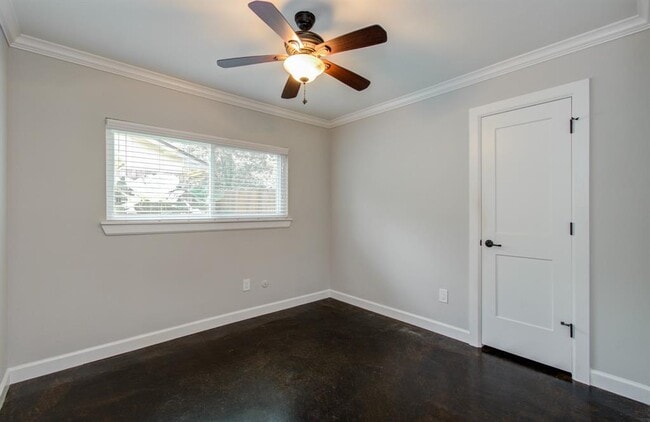 Building Photo - 9426 Charter Ridge Dr