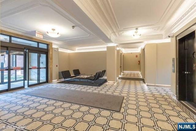 Building Photo - 855 Broad St