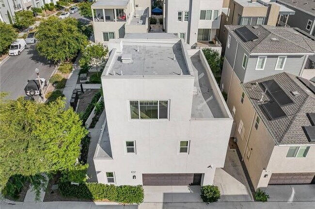 Building Photo - 148 Stage