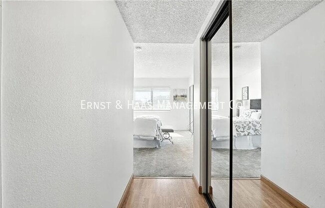 Building Photo - 955 E 3rd St