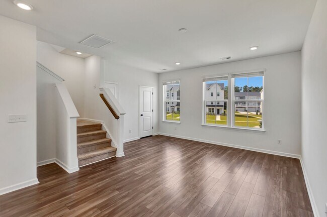 Building Photo - Recess Pointe’s One and Only Duplex! 3 Sto...
