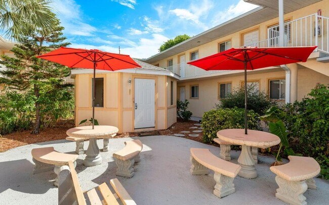 Building Photo - 211 Circle Dr