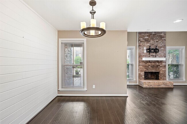 Building Photo - 3200 S Gessner Rd