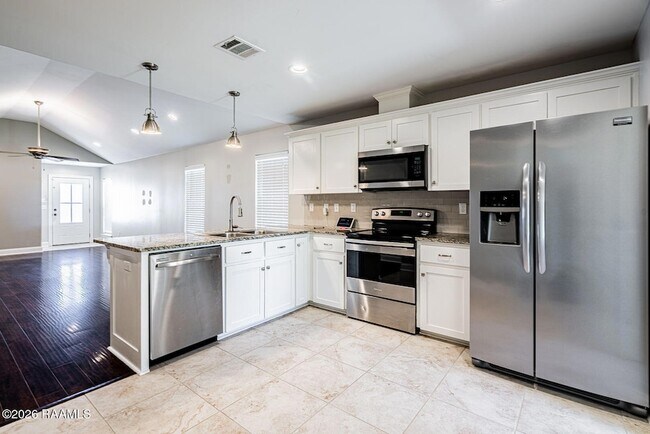 Building Photo - 319 Harvest Ln