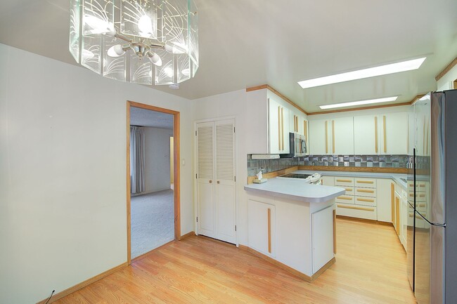 Building Photo - 2bd/1.5ba Redmond Home