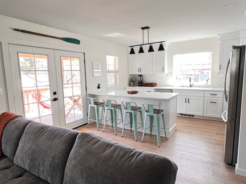 Building Photo - 213 N 10th St