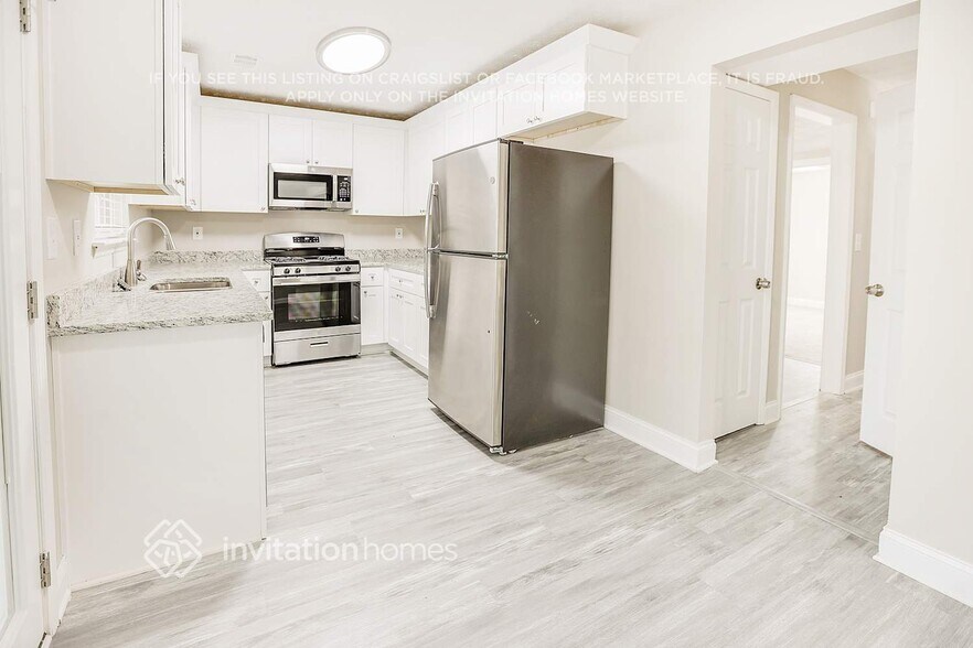Building Photo - 260 Rosewood Dr