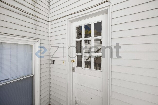 Building Photo - Unit 3F