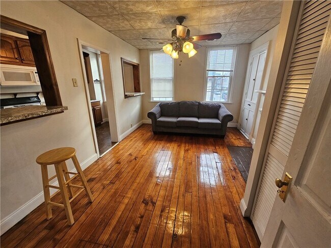 Building Photo - 126 S 11th St