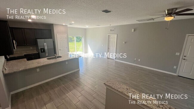 Building Photo - 2640 Dennis Ave SE