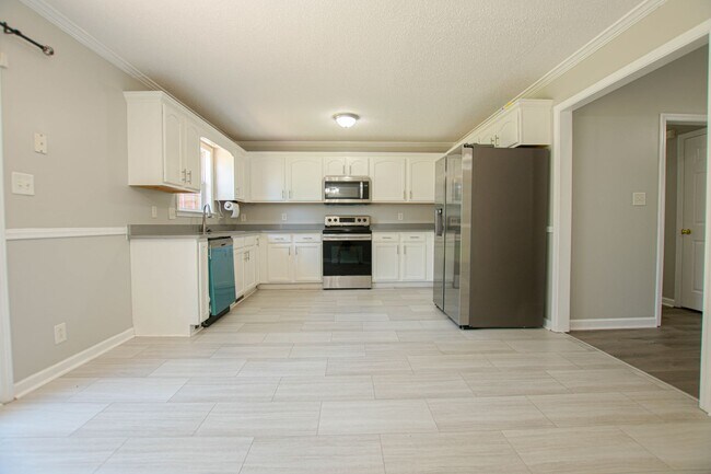 Building Photo - 1701 Autumnwood Blvd