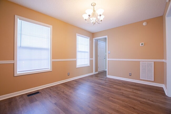 Building Photo - Pet Friendly Three Bedroom with Bonus!