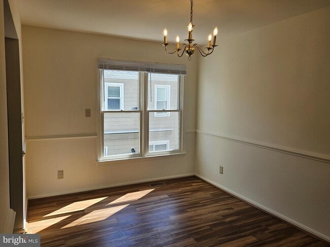 Building Photo - 806 Grove Ave