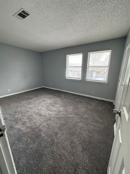 Building Photo - 270 Tampa Dr
