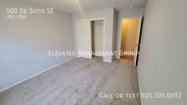 Building Photo - Beautiful Unit Ready for Immediate Move-In...