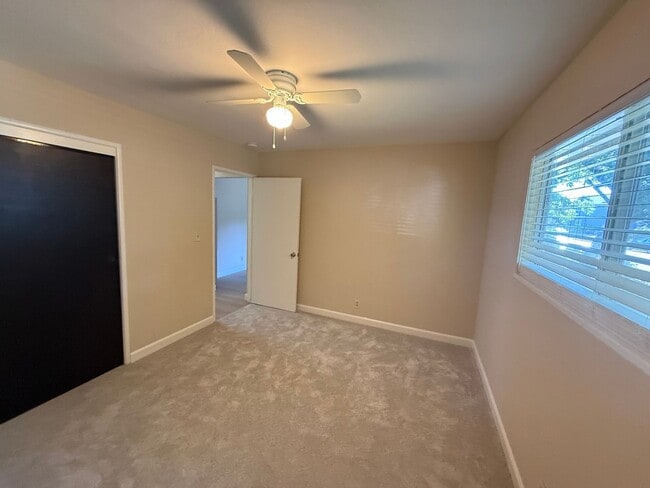Building Photo - 611 Fairview Dr