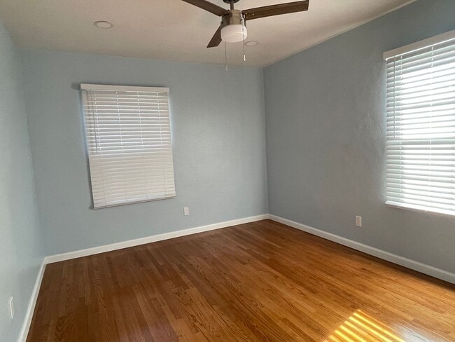 Building Photo - 3 Bedroom, 1 Bathroom Single Family Home in Desirable area of Talmadge