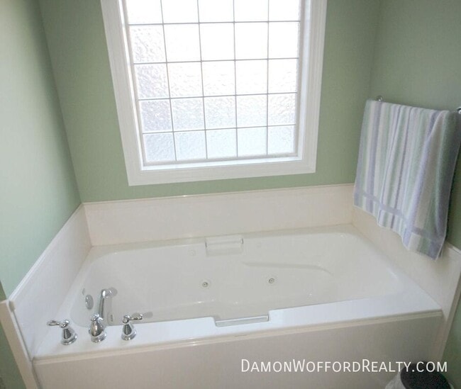 Building Photo - 614 Oak Park Cir