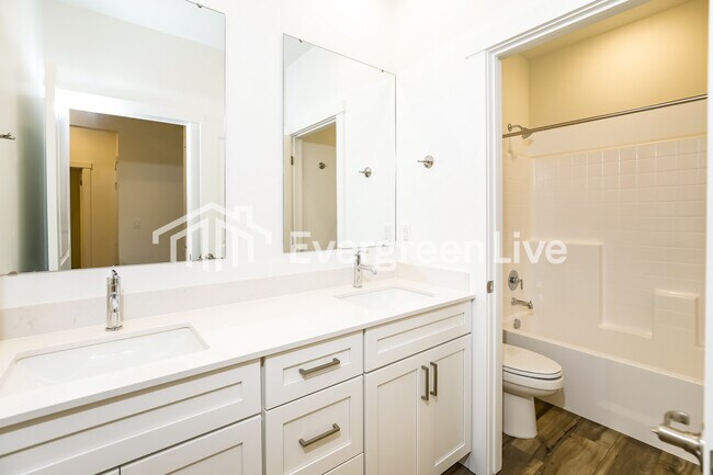 Building Photo - 308 Ravello St