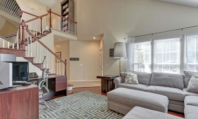 Building Photo - Beautiful 4 Bedroom In Rose Garden Estates!!