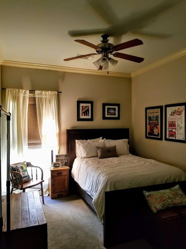 Building Photo - 213 Cherrybark St