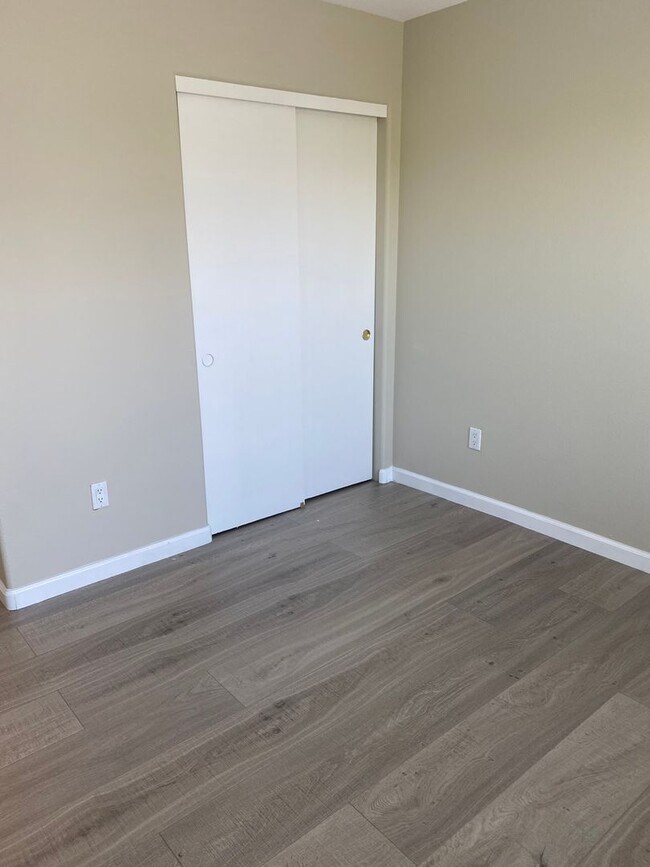 Building Photo - 9318 Square Dance Pl